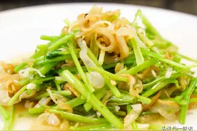 海蜇丝不要再凉拌吃，2个步骤教你热炒！海蜇丝入味脆爽图片