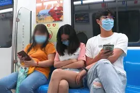 浙江女子地铁遇上“咸猪手”，被手机偷拍难以发现，该如何避免？图片