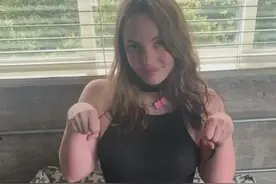 奇葩性格，美国21岁美女竟自愿当狗数年，月入百万，每天拴链子图片