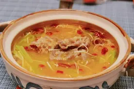 酸汤肥牛煲图片