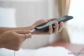 手机充电到100%再拔充电器，还是少量多次充电？图片