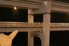 事发星海湾跨海大桥！一对夫妻“挂”在桥体外侧图片