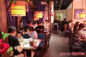 福利多人气旺，南宁市民尽享暑期美味大餐图片