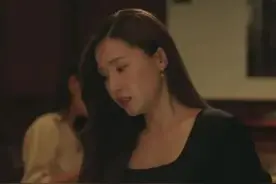 扇耳光，踹胸部，插下体，谁能来救救她图片