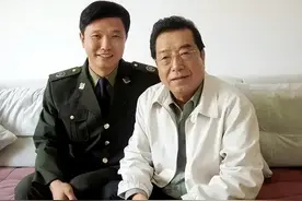 同是李双江的儿子，一个人人喊打，一个低调优秀，命运天差地别图片