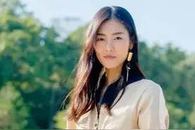 走秀不穿内衣，和井柏然闹绯闻，褪下画皮后真实的刘雯图片