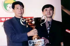 1995年上海申花夺冠 球员 过去与现在模样图片