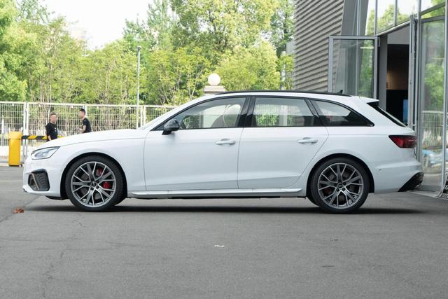 适合年轻人的旅行车！纯进口配V6动力，4秒级破百，实拍奥迪S4