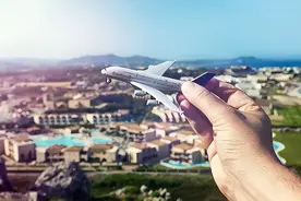 内地与港澳人员往来全面恢复 香港、澳门全球免费派送的机票如何领图片