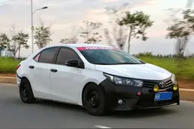 DIY大佬改装的丰田卡罗拉，大灯里面都能整个花园？图片