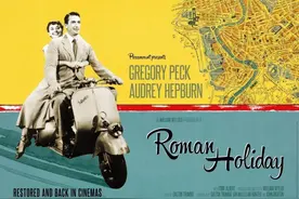 《罗马假日》中的奥黛丽·赫本骑的Vespa踏板车，在中国维权图片