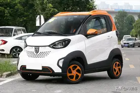 续航305公里，极其便宜小巧的代步车，停车不费力，实拍宝骏E100图片