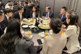 大陆37人去台湾交流，马英九连夜设宴款待，宴会上细节不一般图片