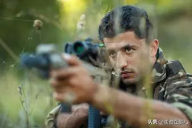 战场上，士兵们为何不敢躺下装死？打仗装死，有三种结果都太惨烈图片