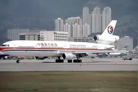 我国史上首次紧急迫降，空姐让所有女性脱下丝袜，全机137人获救图片