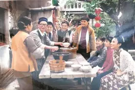 76岁的广州演员冯刚毅，粤剧界出身，开过出租车，演金医生而走红图片