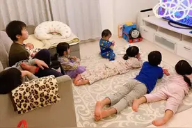 最强90后夫妇生育9个小孩，饺子一餐200个，妈妈靠购物释放压力图片