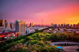 新疆的戈壁明珠之城，聚集的都是汉族人，成为西部百强县，石河子图片