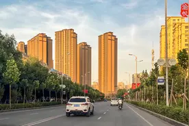 大美南疆第一城，GDP比喀什还高，高楼林立，城建不逊东部城市图片