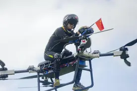 湖南一小伙打造国内第一架“飞行摩托”，最终成立公司，走向国际图片