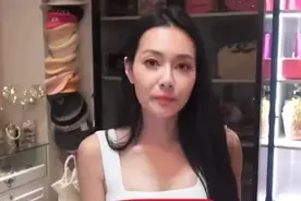 背假包、炫假富，41岁女星豪门贵妇人设崩塌，老公力挺更尴尬图片