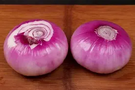 洋葱全身都是宝，教你一个新吃法，营养又开胃，实在太解馋了图片