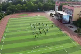 成都外国语学校附属小学教师齐跳《本草纲目》健身操图片