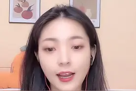 三木木露脸直播，吕德华人气暴涨，水友喊话德芙老吕家有救了图片