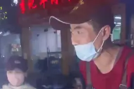 白天做翻译晚上摆摊！义乌夜市煎饼哥“飙”阿拉伯语走红图片