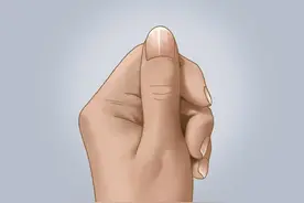 为什么指甲上有竖纹？指甲若出现4种异常，可能是癌或疾病的信号图片