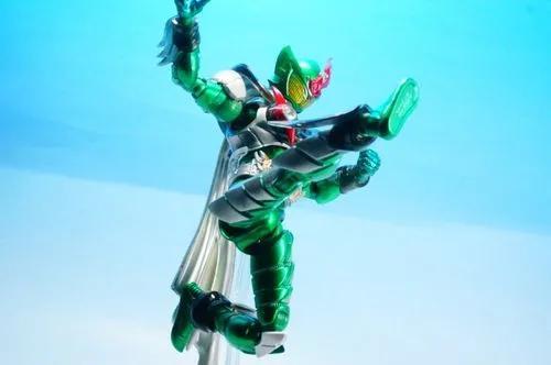 铠甲勇士中红色召唤人，都是掌控火焰的铠甲？