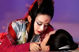 拍吻戏有“反应”怎么办？赵丽颖回答很诚实，杨幂经验尽显老道图片