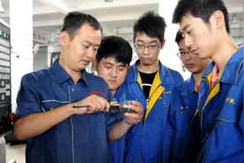 中国高级技工现状：人才缺口已高达2200多万，技校却无人问津图片