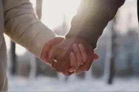 作为男生，如果女生给你发"大姨妈来了"应该怎么回答或者怎么做？图片