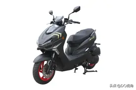 150排量运动踏板，林海雄鹿LH150T-D，水冷动力配双通道ABS图片