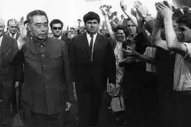 让四人帮惊恐的锋利诗歌“扬眉剑出鞘”1976年悼念周总理优秀诗歌图片