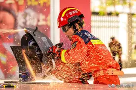 又燃又炸又帅！快来看广西“蓝朋友”的十八般武艺图片