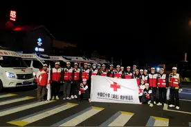 10辆负压救护车发车前往西安！中国红基会携手美团抗疫图片