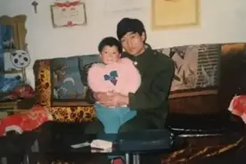 1987年，湖北夫妻在垃圾桶捡到弃婴，24年后亲生父母拿50万找上门图片