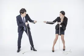 男方给女方堕胎补偿后，女方却私自生子，男方可否要求女方赔偿？图片