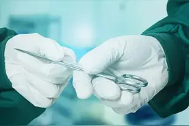 河南某医院请专家飞刀手术，事后家属反手举报：收我3000图片