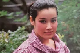 因第一届春晚走红，56岁就客死他乡的索宝莉，到底经历了什么？图片