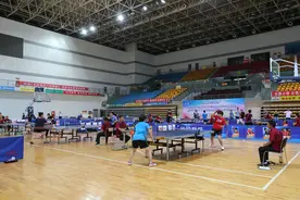 山东省第十四届千乡乒乓球比赛济宁赛区预赛举行图片