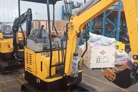 选择小型挖掘机要注意这几点图片