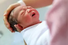 新生儿有这5个特征，说明在娘胎里过得不错，宝妈基本可以放心了图片