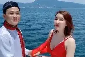 江西小伙模仿小沈阳走红全网，从此身边美女云集，成功抱得美人归图片