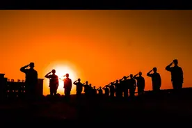 老兵转业安置上班后，在自己不强大之前，为何永远不要谈人脉？图片