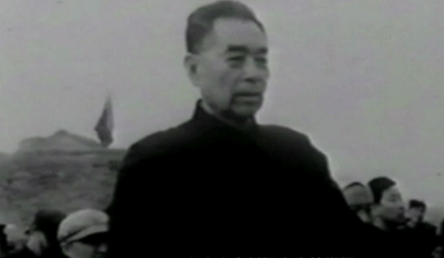 1966年邢台，周总理乘机赶往灾区，途中罕见发火：赶快下去