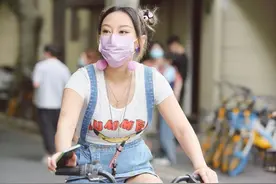 穿搭和身材无关！看这些街拍胖女生就知道：又胖又矮，照样很美图片