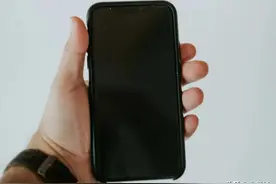 iPhone黑屏无法唤醒屏幕，死机黑屏开不了机，总结2个解救方法图片